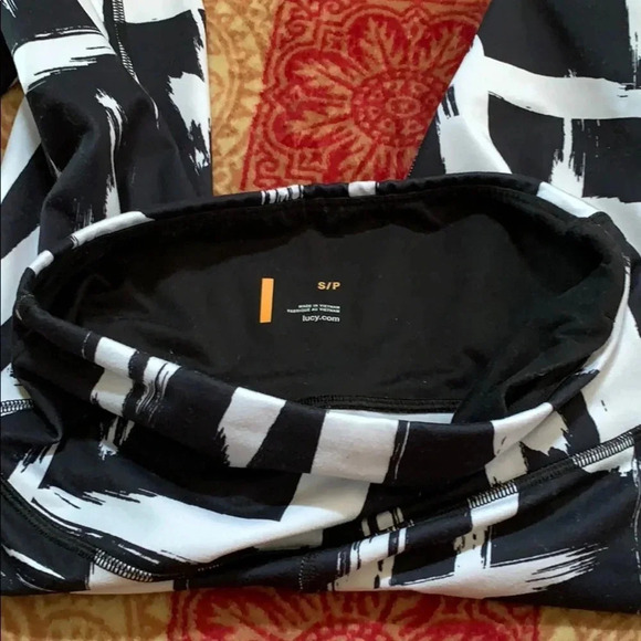 Lucy studio high rise hatha Capri - Picture 6 of 7